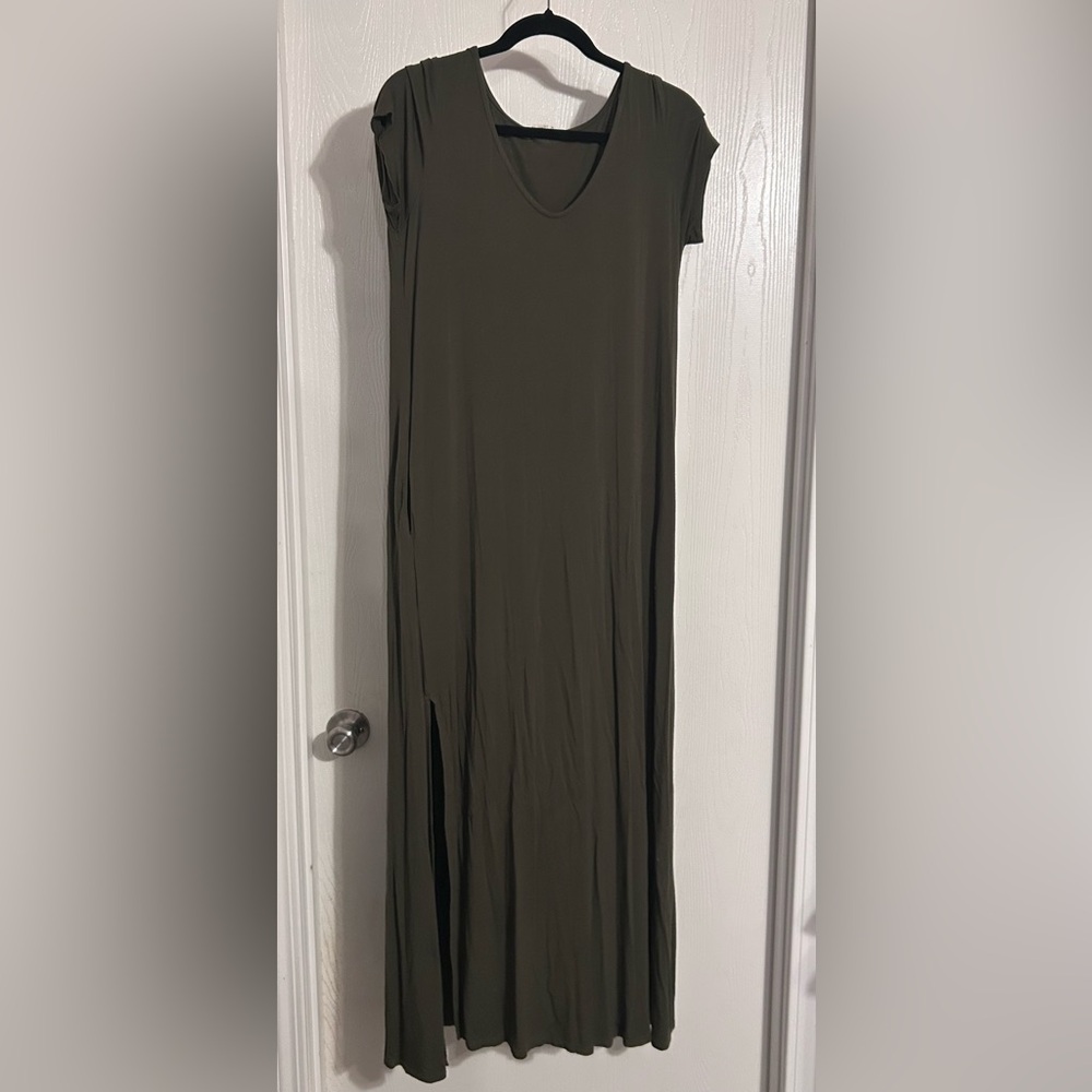 Betsy’s boutique shop | Elegant Olive Green Maxi Dress | Size Small
